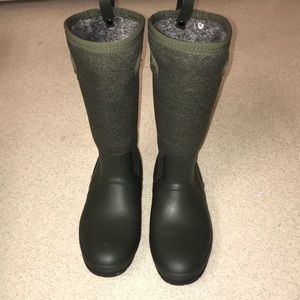 Women’s bog boots, size 9